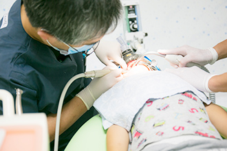 かかりつけ歯科医院として、子どもから大人まで幅広い診療に対応